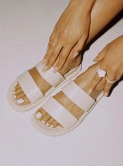 Princess Polly Getaway Slides Cream