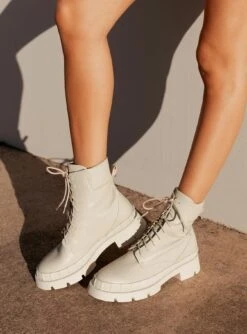 Princess Polly Round Up Boots Ecru