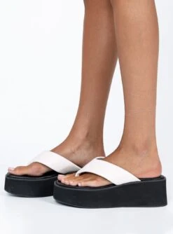 Princess Polly Crawley Sandals Cream -Best Shoes Shop 2 155161a1 e1e3 4361 8aa7 652e03d9598f