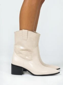 Princess Polly Eastside Boots Cream -Best Shoes Shop 2 697577f7 f1e2 4413 87e8 841da201bb40