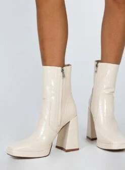 Princess Polly Jamie Croc Platform Boots Cream -Best Shoes Shop 3 66a67a9a e184 4619 ab8a 60ead038409c