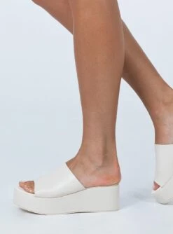 Britta Platform Heels Beige -Best Shoes Shop 3 b512dbb1 5988 4c42 8139 dfcafafad02a