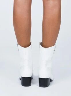 Princess Polly Eastside Boots White -Best Shoes Shop 4 e38a22ad 876f 4cb5 b57b d2050a6e94de